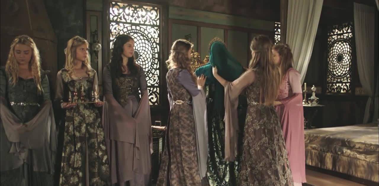 印度最能生育皇后:19年连生14胎,最后油尽灯枯死在了产床上_沙贾_泰姬