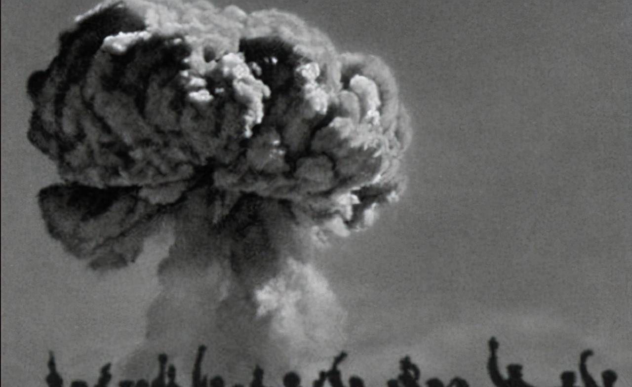 当中国第一颗原子弹研制成功,美,苏联,英,法都是什么反应?