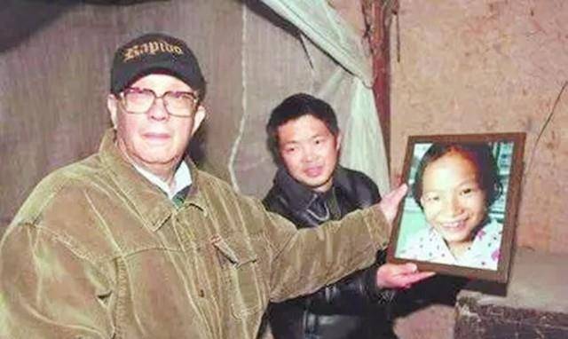 医生一检查,是肠胃大出血,方便面把肠子都刮破了,与此同时,她又开始发