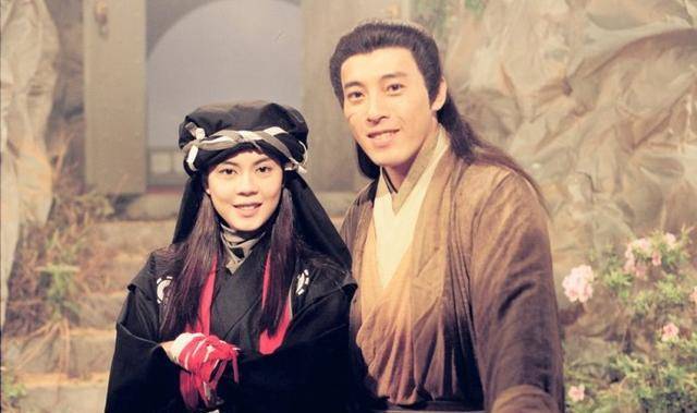 任盈盈其实是个政治家,水平高于任我行,少林武当都被她"攻克"