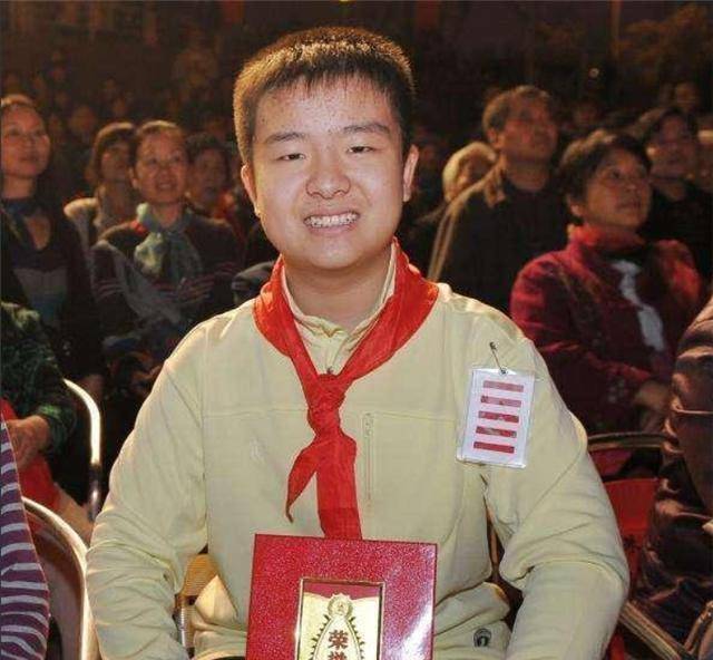 还记得"五道杠少年"黄艺博吗?现在却泯然众人,原因何在?