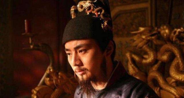 吊死崇祯的槐树,为何被铁链拴200年?还被掰走树枝,扒下树皮?