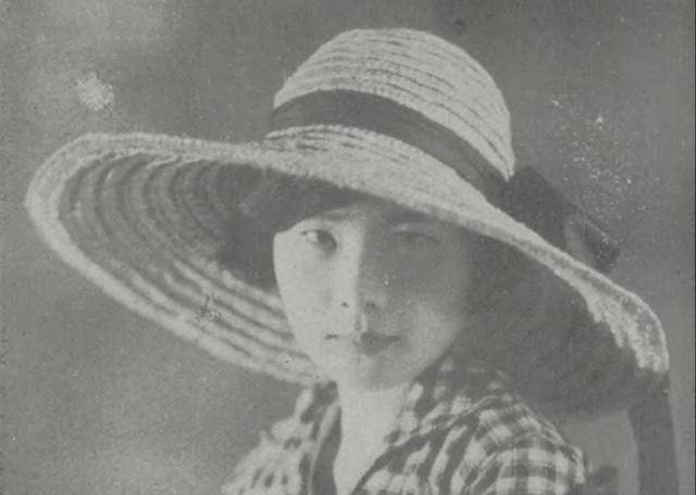 先是不顾自己公众人物的影响,在公共场合和孙多慈亲密;后又全然忘乎