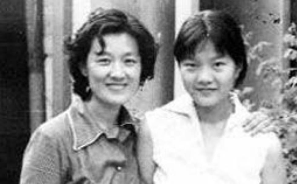 名门痞女洪晃谈父母婚姻:他们本就不适合,离婚是一个明智的决定