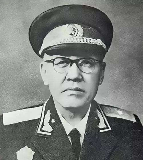 终生不穿少将礼服_贺晋_军衔_将军