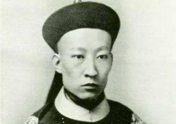王爷的房产多,卖来卖去,房子也越来越小,但昭煦还