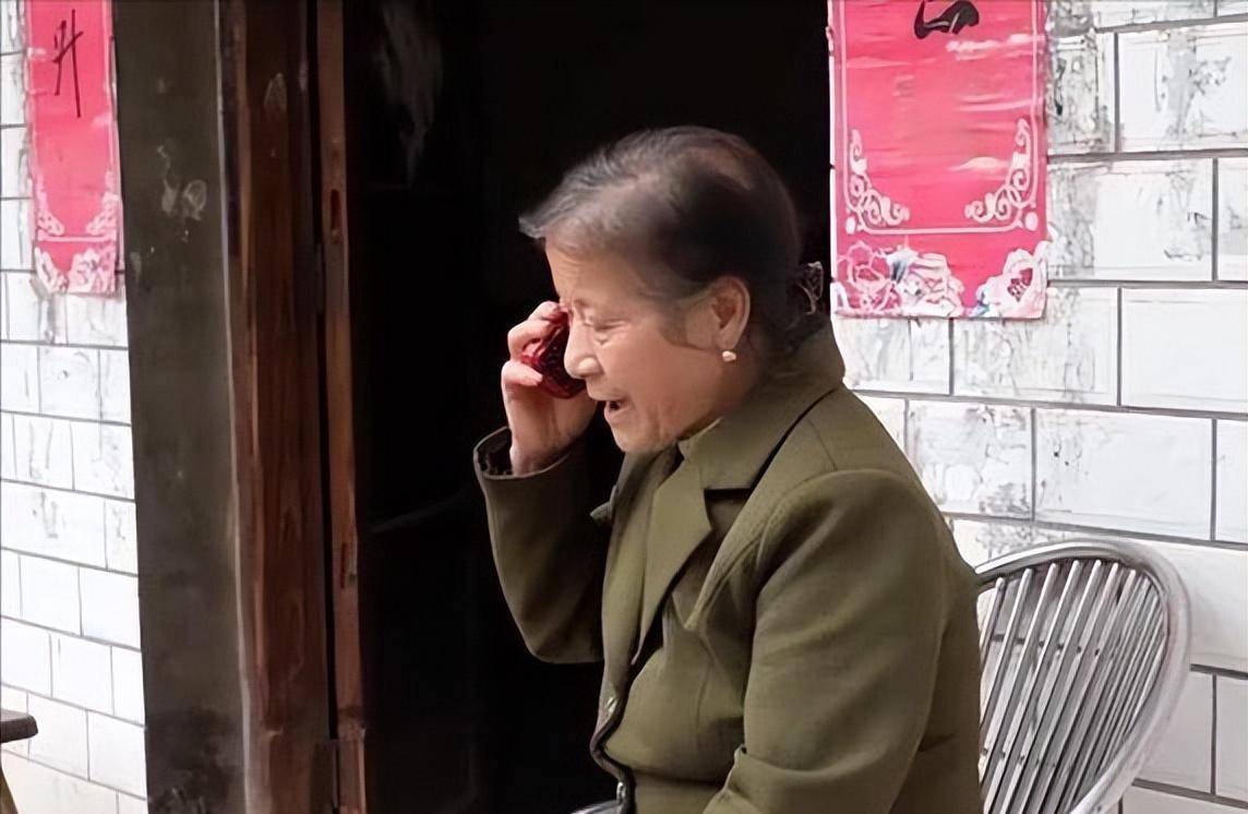 我打电话给女朋友,想让她跟她的父母求求情,少要一点,大不了结婚以后