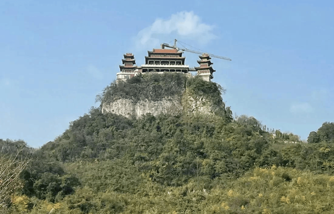 贵阳清镇玉冠山道观,相传山顶还有大蛇修炼,始建于600多年前