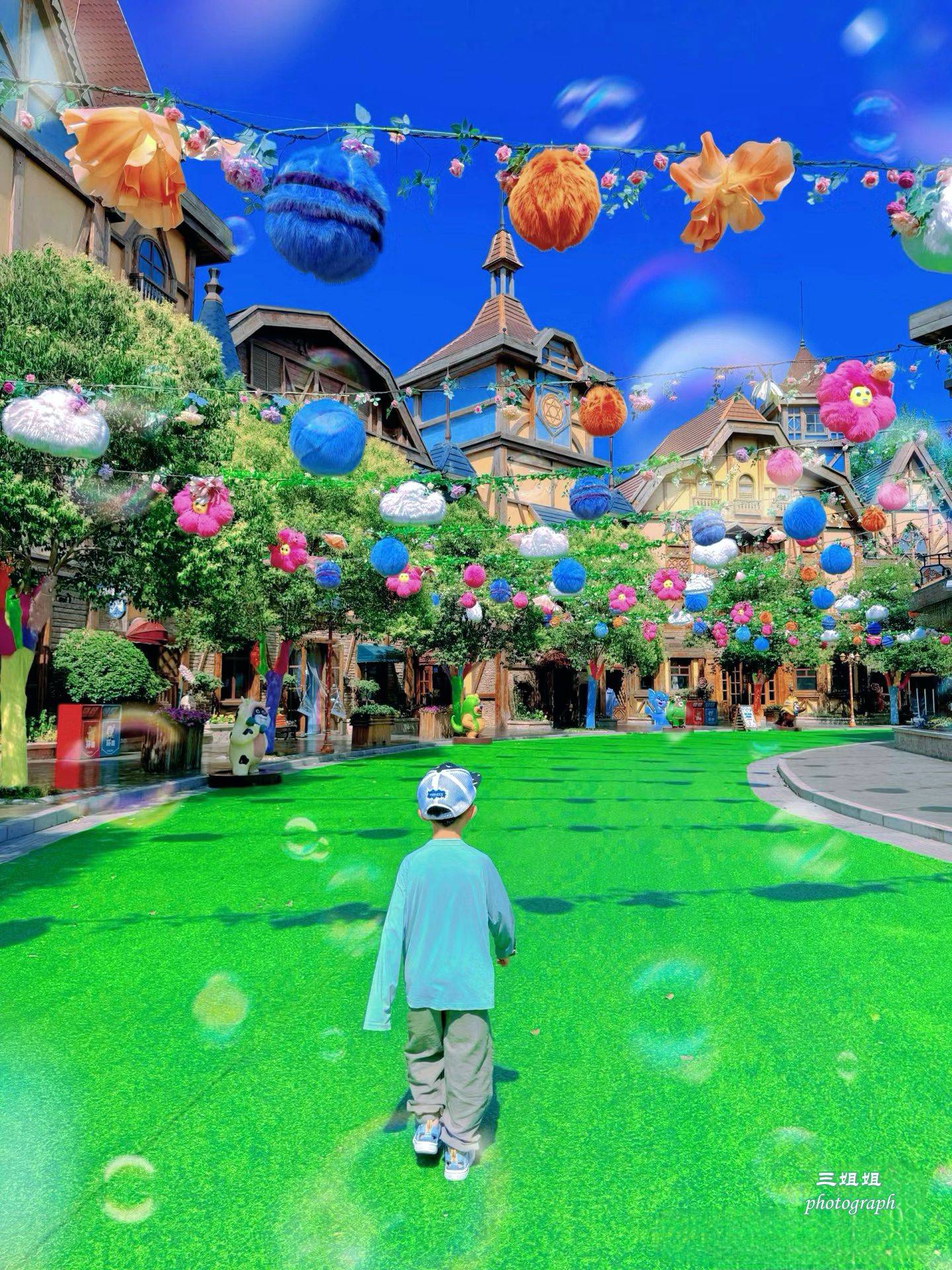 真是来对了,郑州方特"六一"儿童节期间推出了丰富多彩的活动,熊大,熊