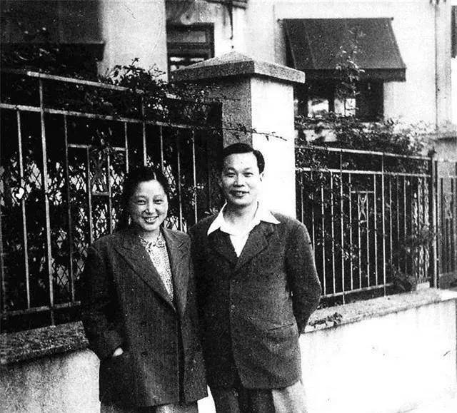 原子弹之父,法国总统授勋章;中国居里夫妇种出蘑菇云花