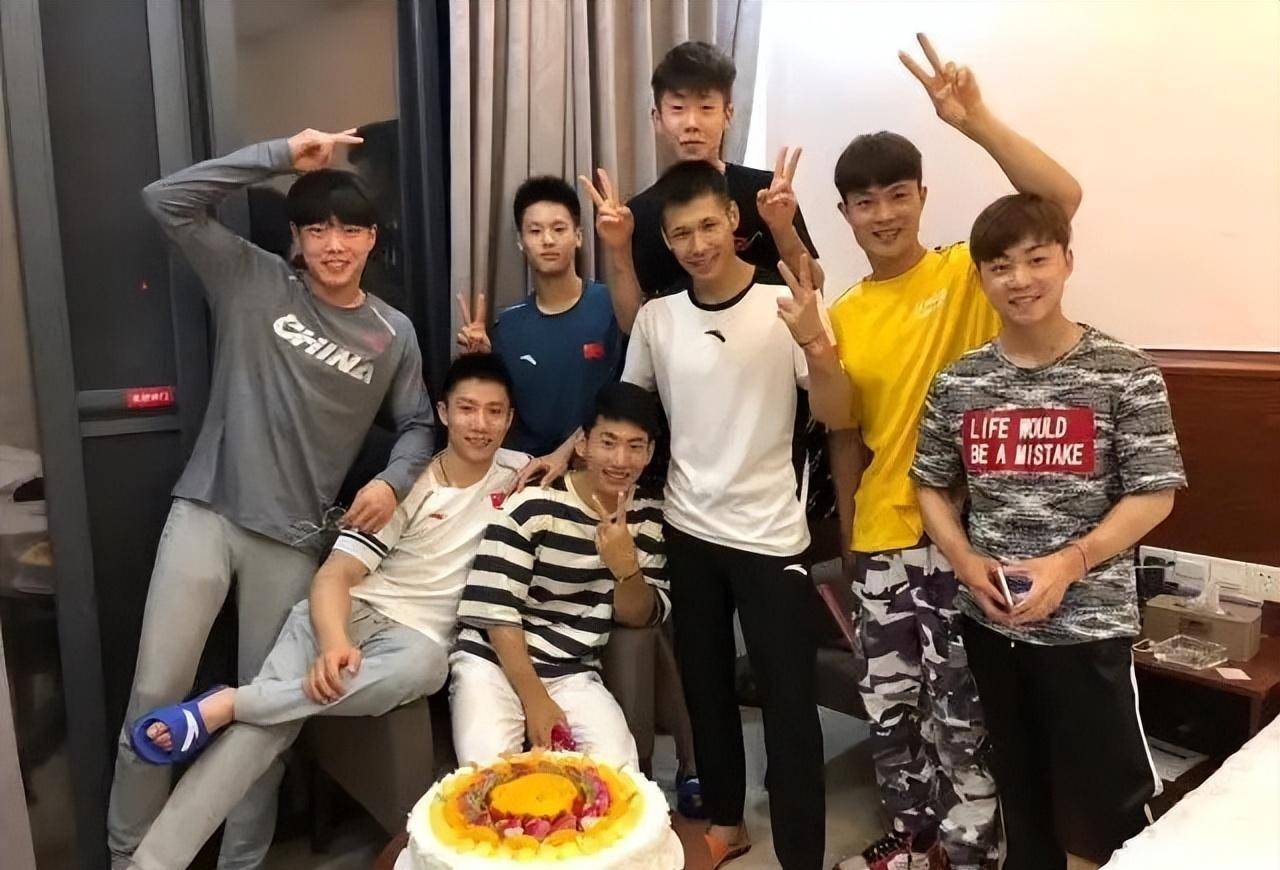 34岁奥运冠军近况:被小3岁女友倒追3年,今身价上亿幸福美满