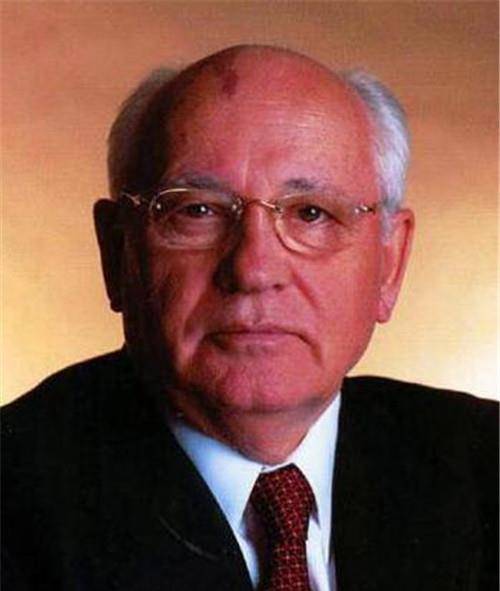 "球王"卡洛斯:不会踢球却与20支球队签约,靠演技骗了足协26年_球员_球