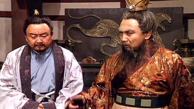 孙权有周瑜鲁肃为其分忧,刘备则是拥有当时的两个顶级智囊卧龙和凤雏