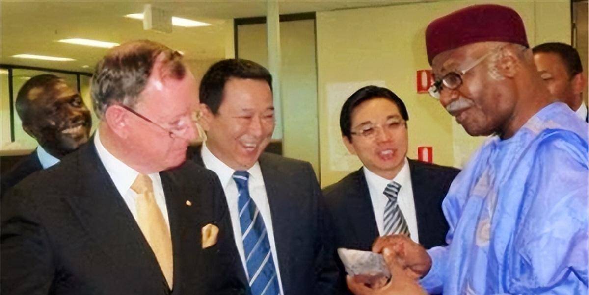 纪实:他身价400亿,汶川捐款5000万,背后却深藏沾满鲜血的罪恶_刘汉