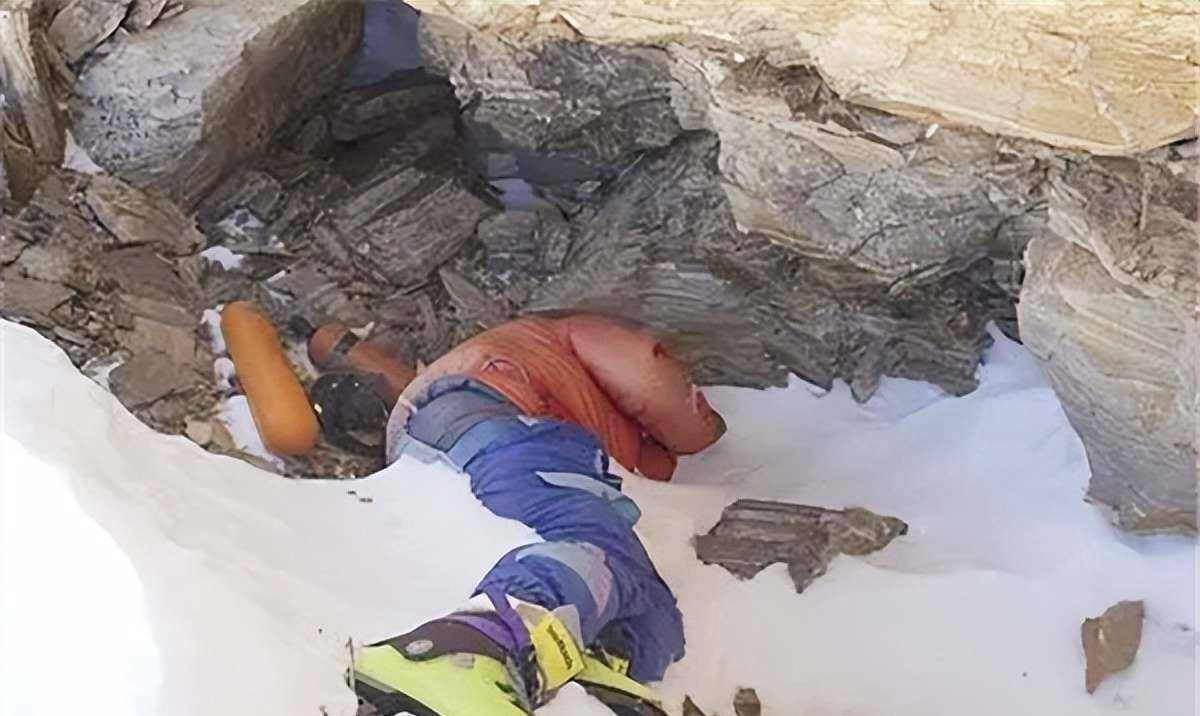 纪实:珠峰上的"睡美人":数千人路过,却无一人为其掩埋