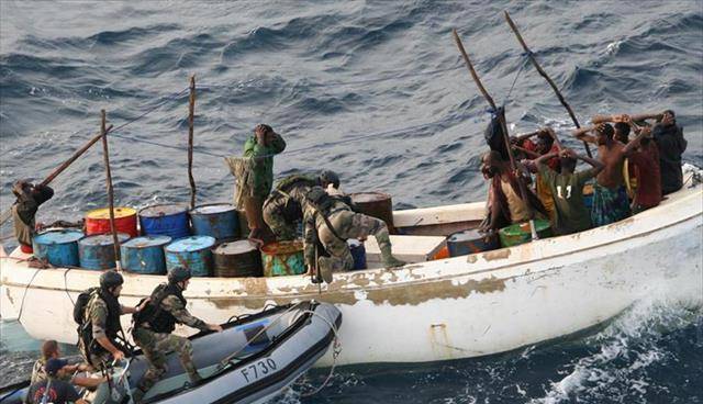 索马里海盗不能击杀只能驱逐?揭秘其"免死金牌"背后的秘密