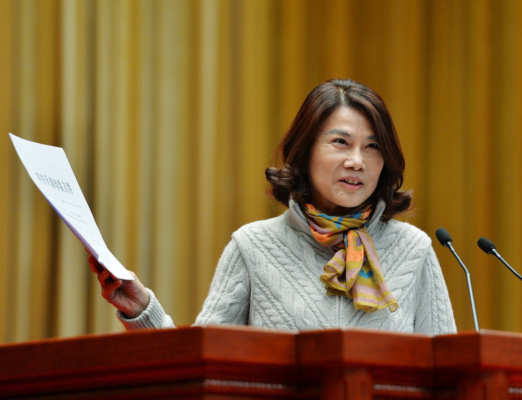 董明珠受访时称想休闲就打辞职报告 这届打工人真的太难了