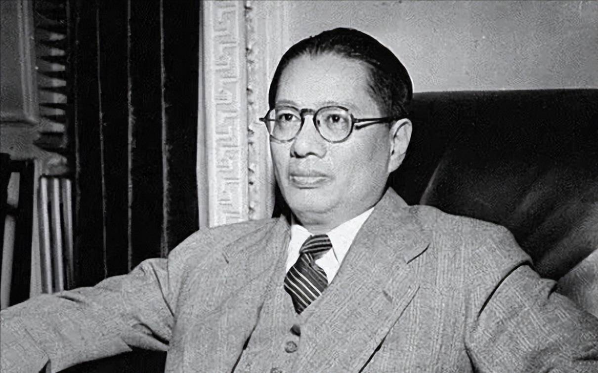 此话一出,接替孔祥熙担任现任财政部部长的宋子文自然脸色尴尬.