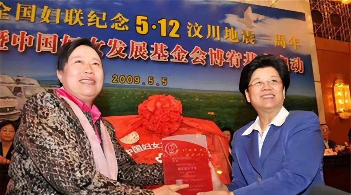 "高铁一姐"丁书苗,曾是农妇靠贩鸡蛋发家,却成了亿万富翁