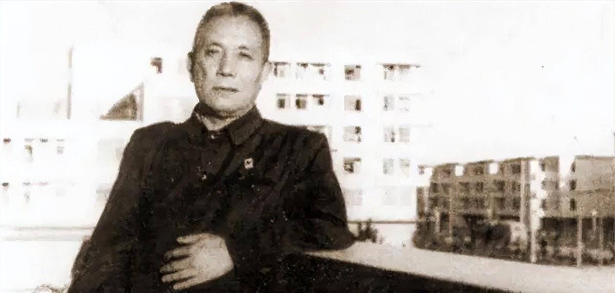 女儿刚刚夭折,丈夫就迷上貌美校花,妻子成全,他却牵挂妻子一生