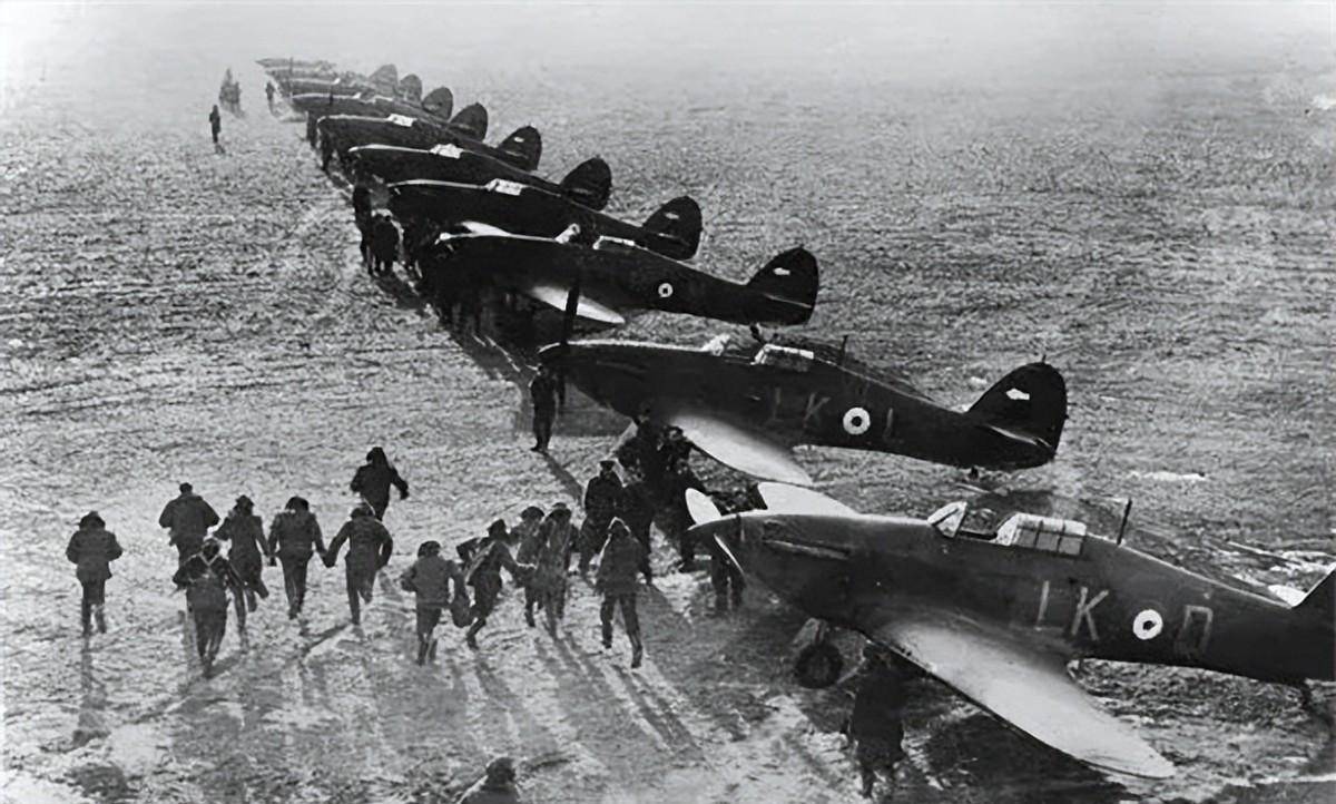 43年英国空军轰炸德国大坝,上亿吨洪水喷涌而出,上千人梦中丧生