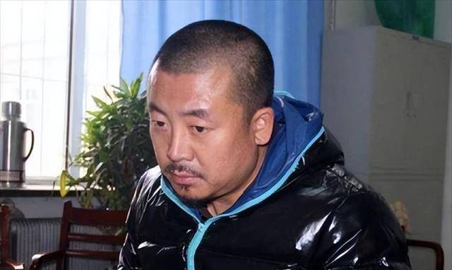 2011年,瘫痪刑警看《潜伏》时大喊:是他害的我,不久后演员被捕_张国锋