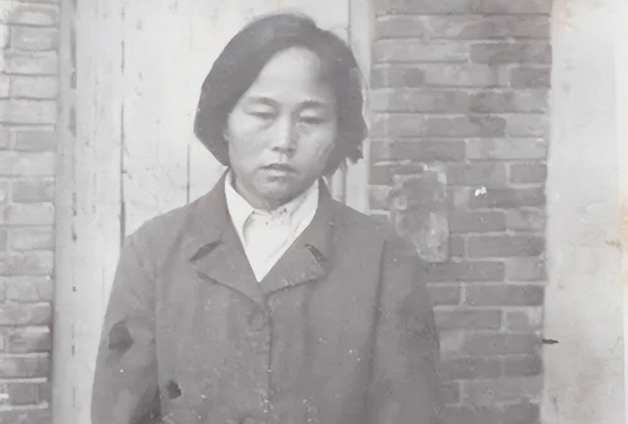 1986年,山东女子晁正坤"称帝",收童男组后宫,被联防队员剿灭