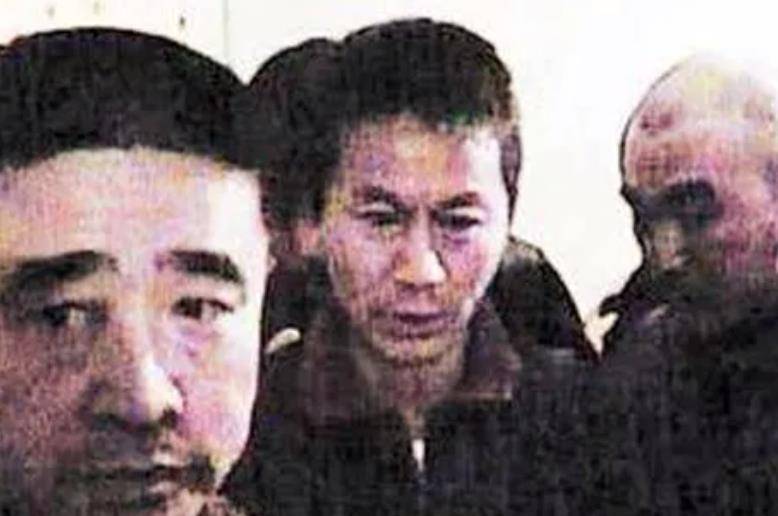 2004年绑匪王立华假扮警察绑架明星,却因车牌被抓获,结局如何