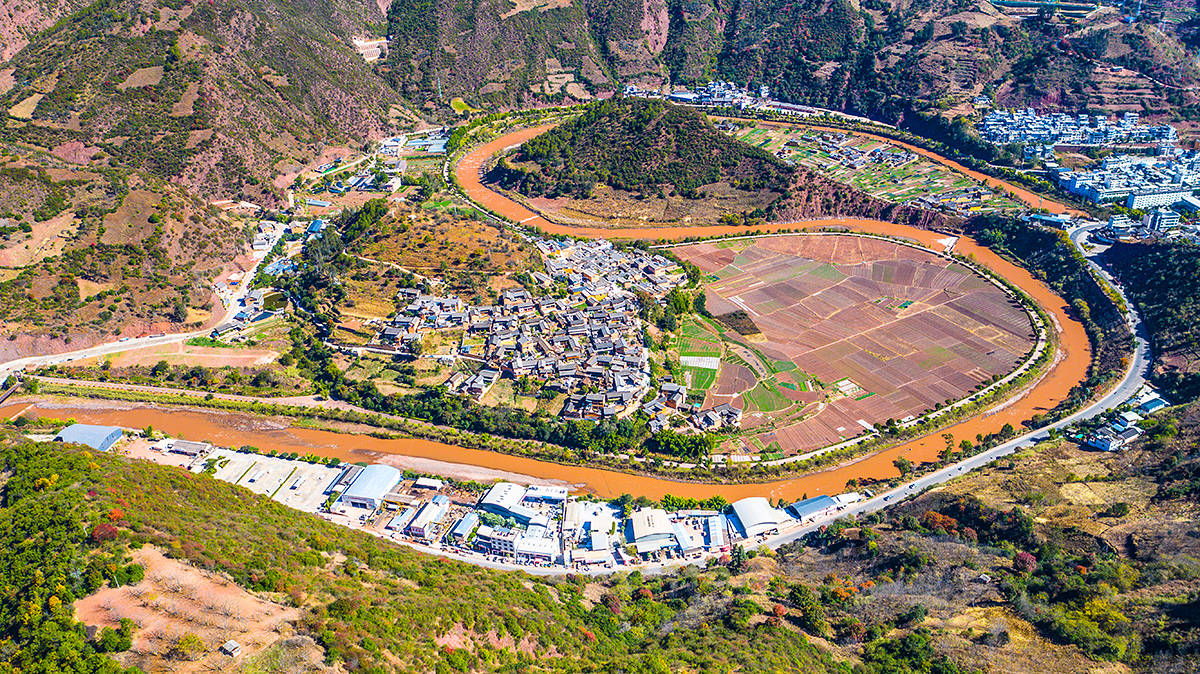 云南大理云龙县,有张大地作画的"太极图",堪称是究极风水地貌