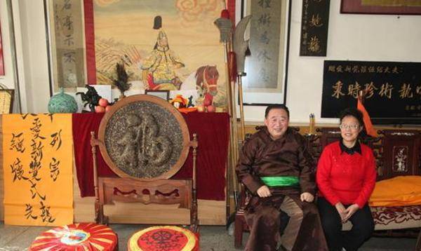 清朝灭亡百年后,爱新觉罗氏的后裔,还在守着清朝皇室习俗