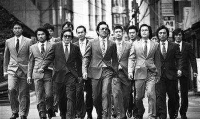 沈阳警察卧底成黑社会老大,上电视妻子才知真相,为何遭儿子嫌弃