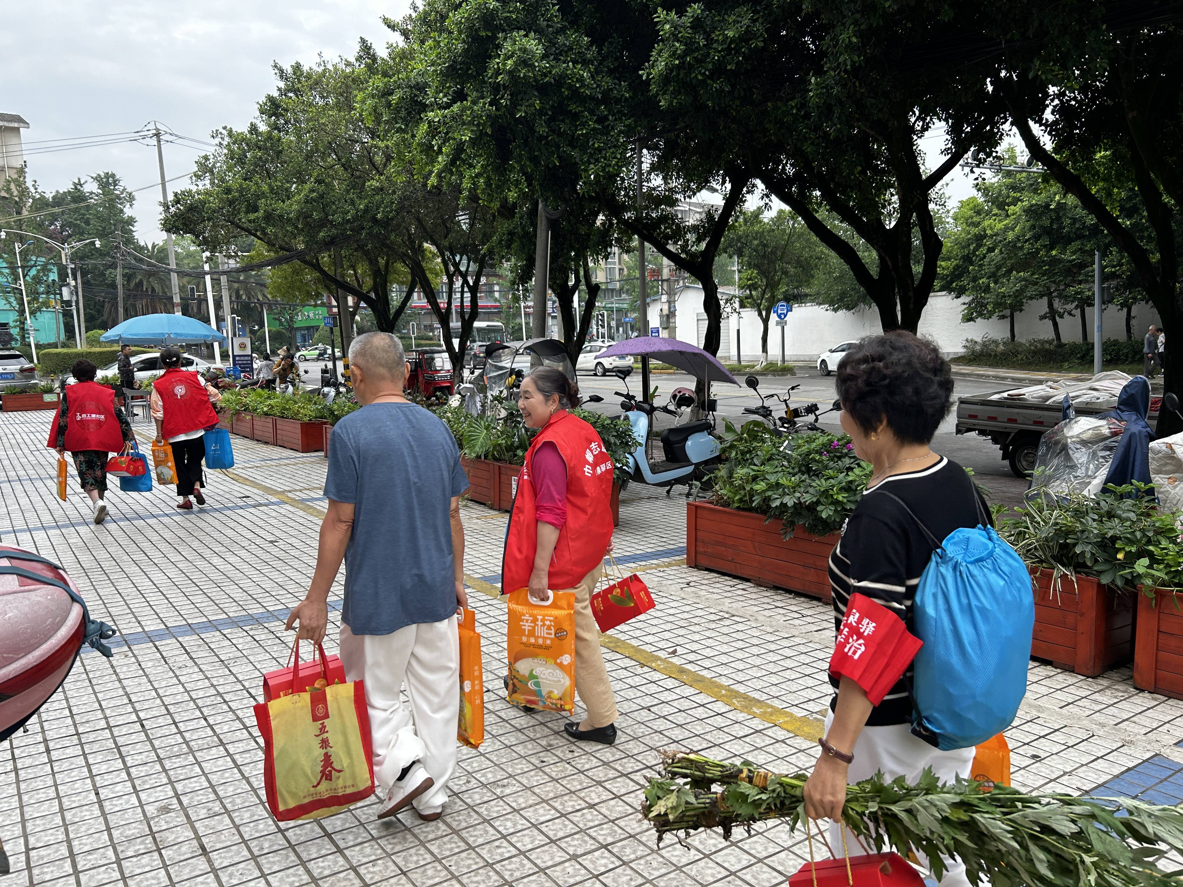 龙泉街道百工堰社区 "浓情端午 艾在百工"百工堰社区志愿主题服务