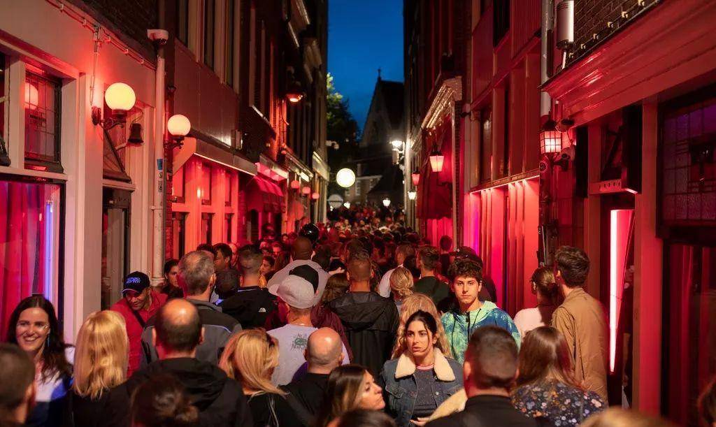 荷兰作为世界最富裕国家之一,为何要将"性交易"合法化?