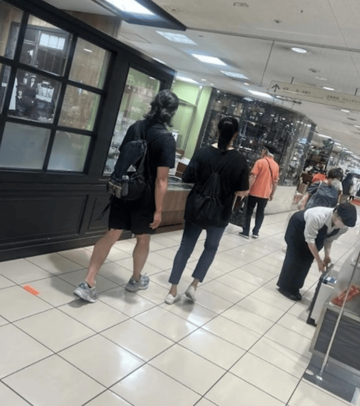 郑伊健夫妇日本低调现身，蒙嘉慧素颜出镜，真实美态引赞叹-郑伊健与蒙嘉慧什么时候结婚
