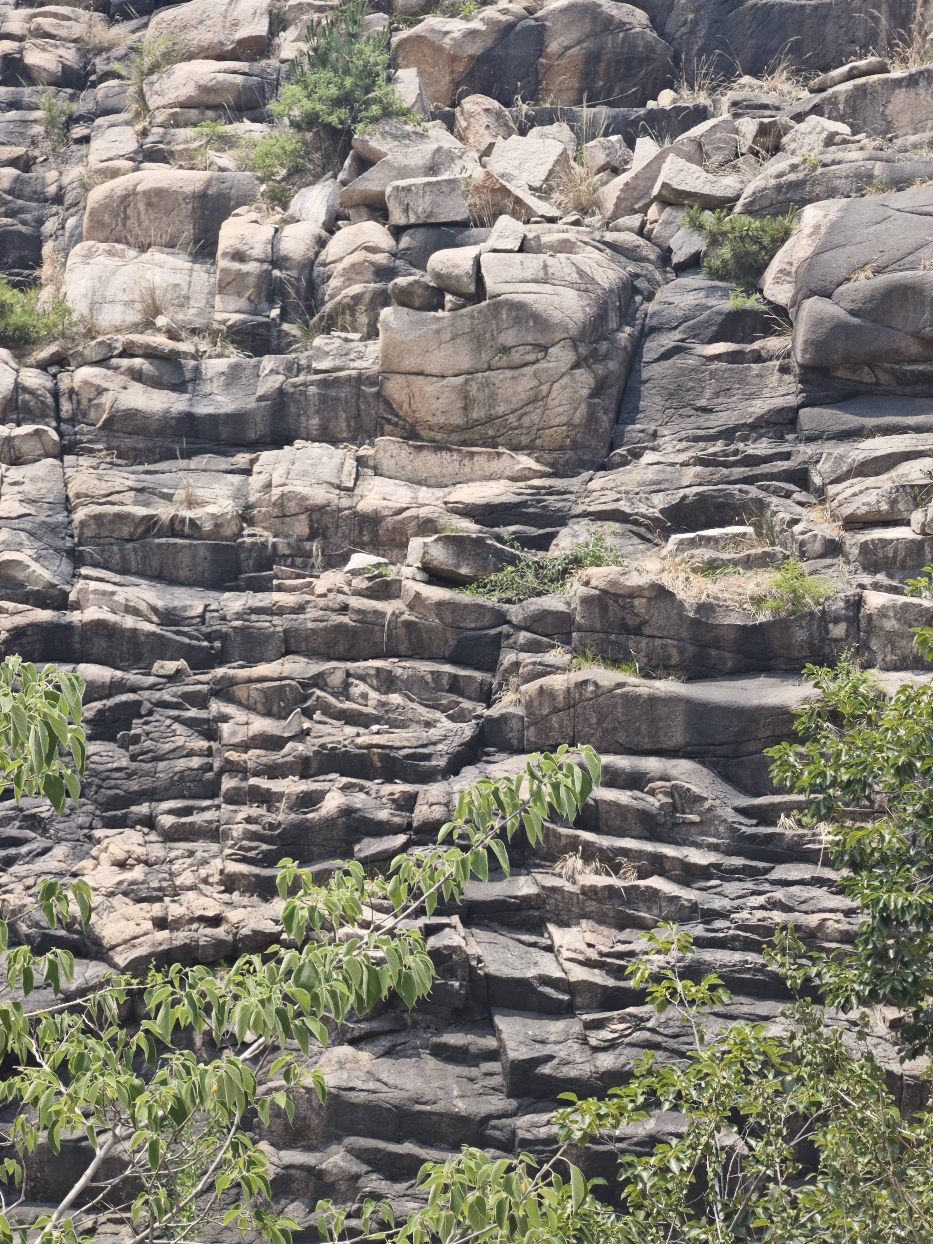 雄奇瑰丽虎头崖(叟崮)