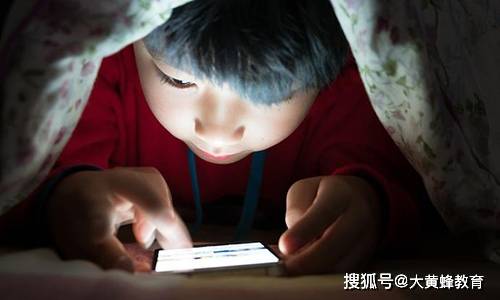 儿子夜里玩智能手机跟人闲聊咋办？研究者同学给你支释疑(图3)