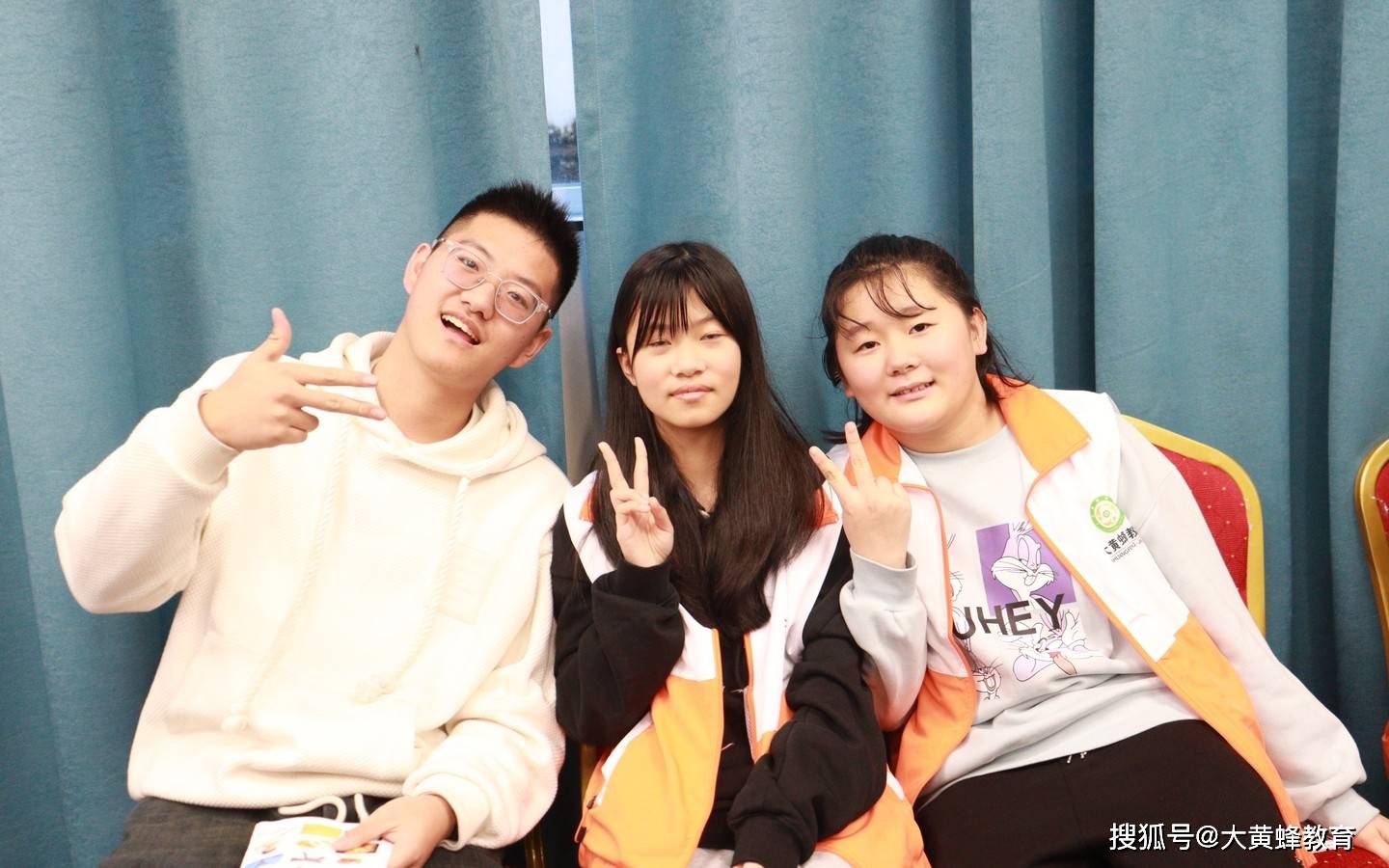 儿子夜里玩智能手机跟人闲聊咋办？研究者同学给你支释疑(图2)