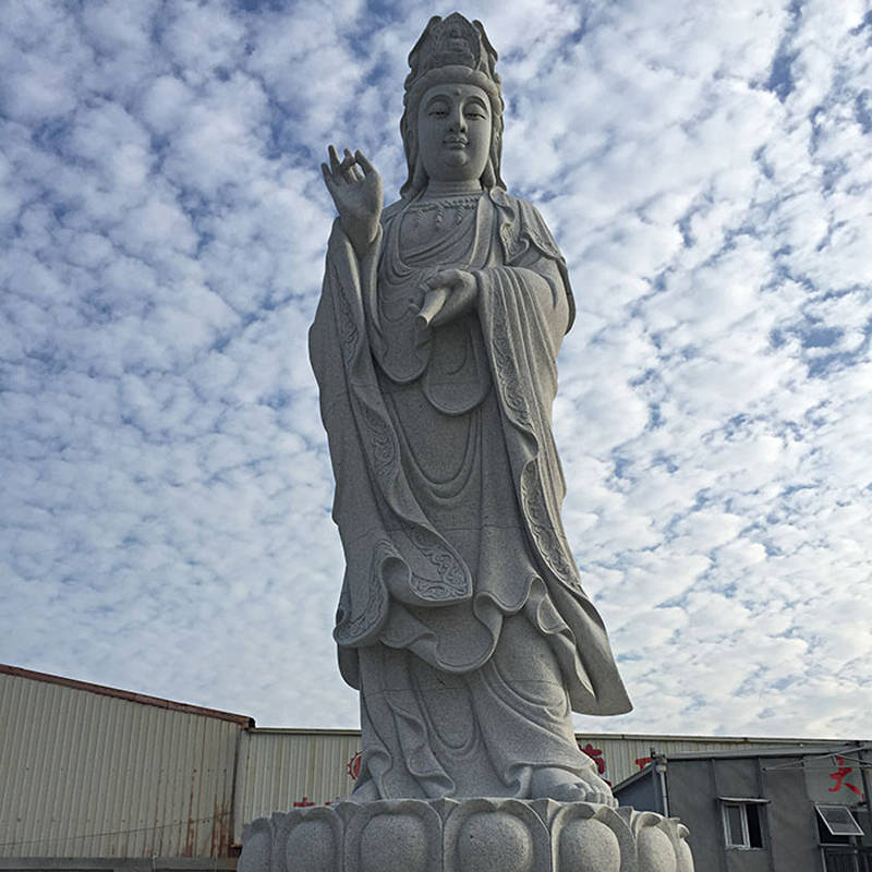 石匠们十分注重面部神态的渲染,观音菩萨端庄慈祥的脸上始终挂着微笑