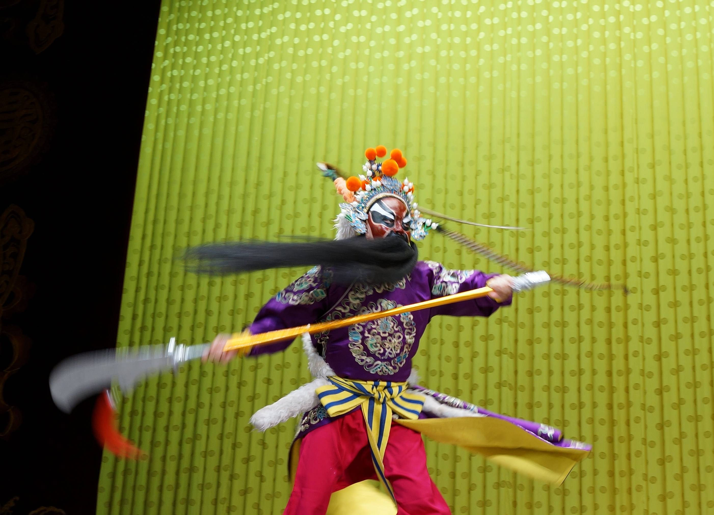 京剧《花蝴蝶》,这一招一式的精彩武打