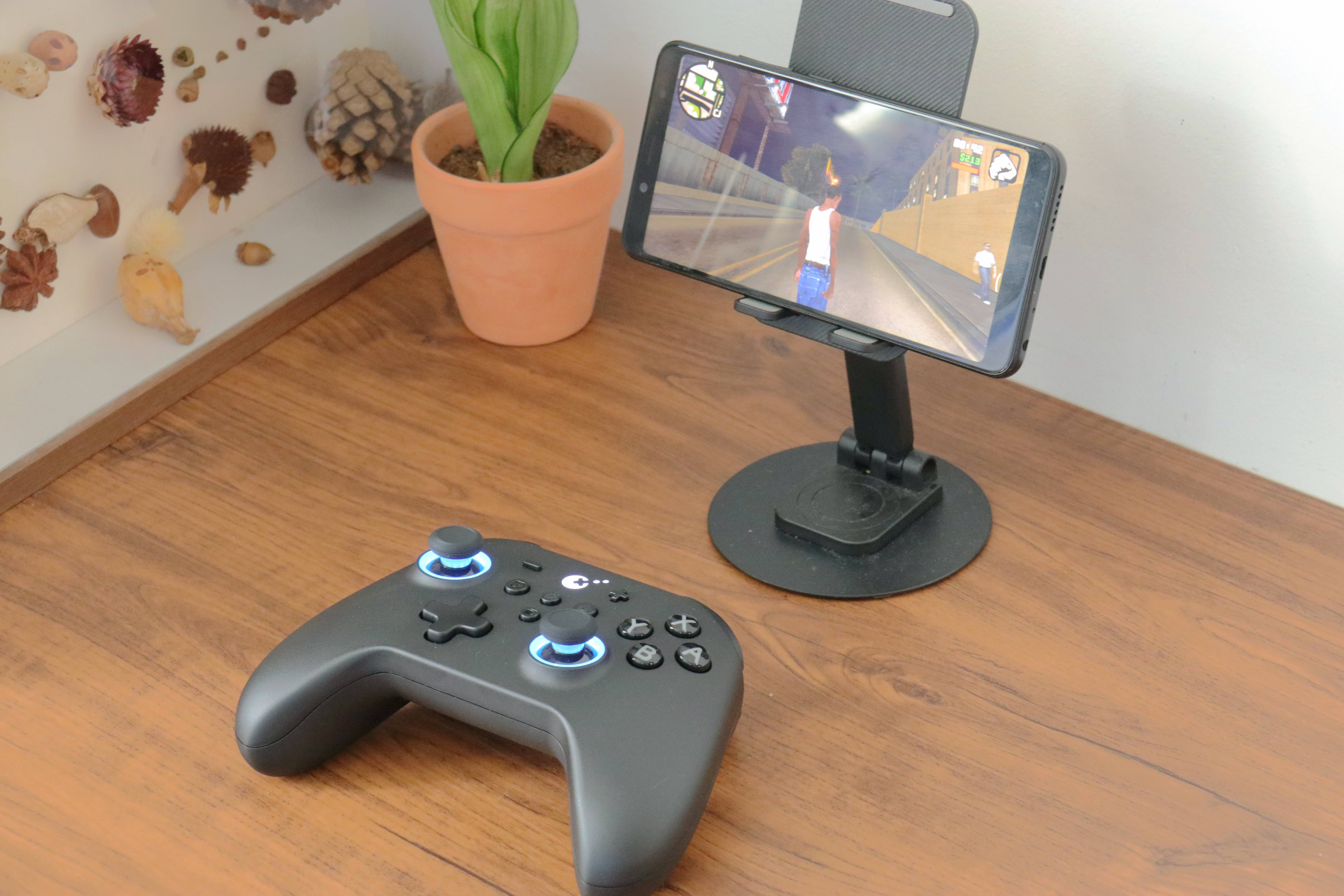 谷粒金刚3Pro游戏手柄体验:双霍尔设计,畅玩多平台游戏