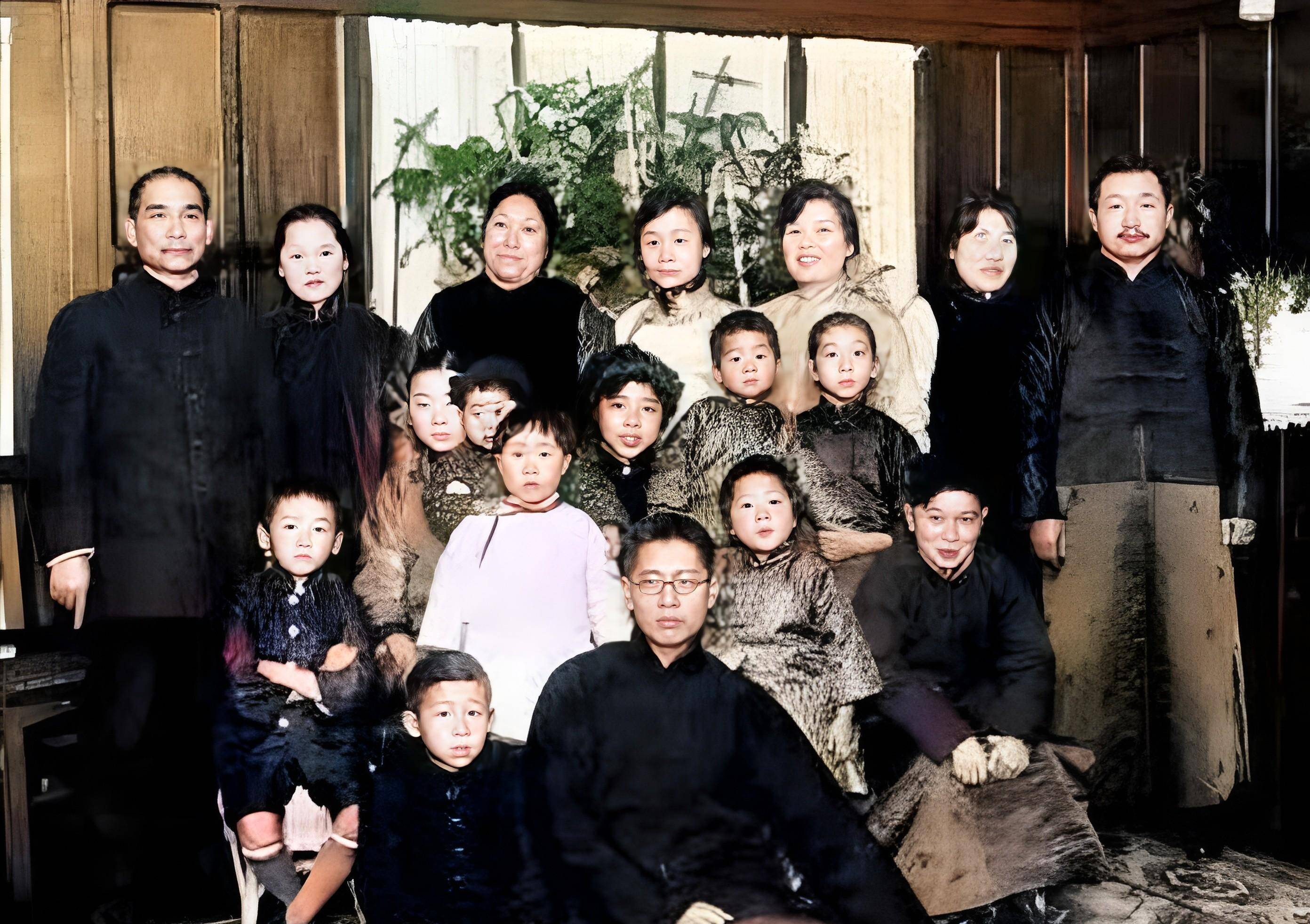 这时宋子文给孙中山出了一个主意:给各行各业,凡是涉及营业的行业加税