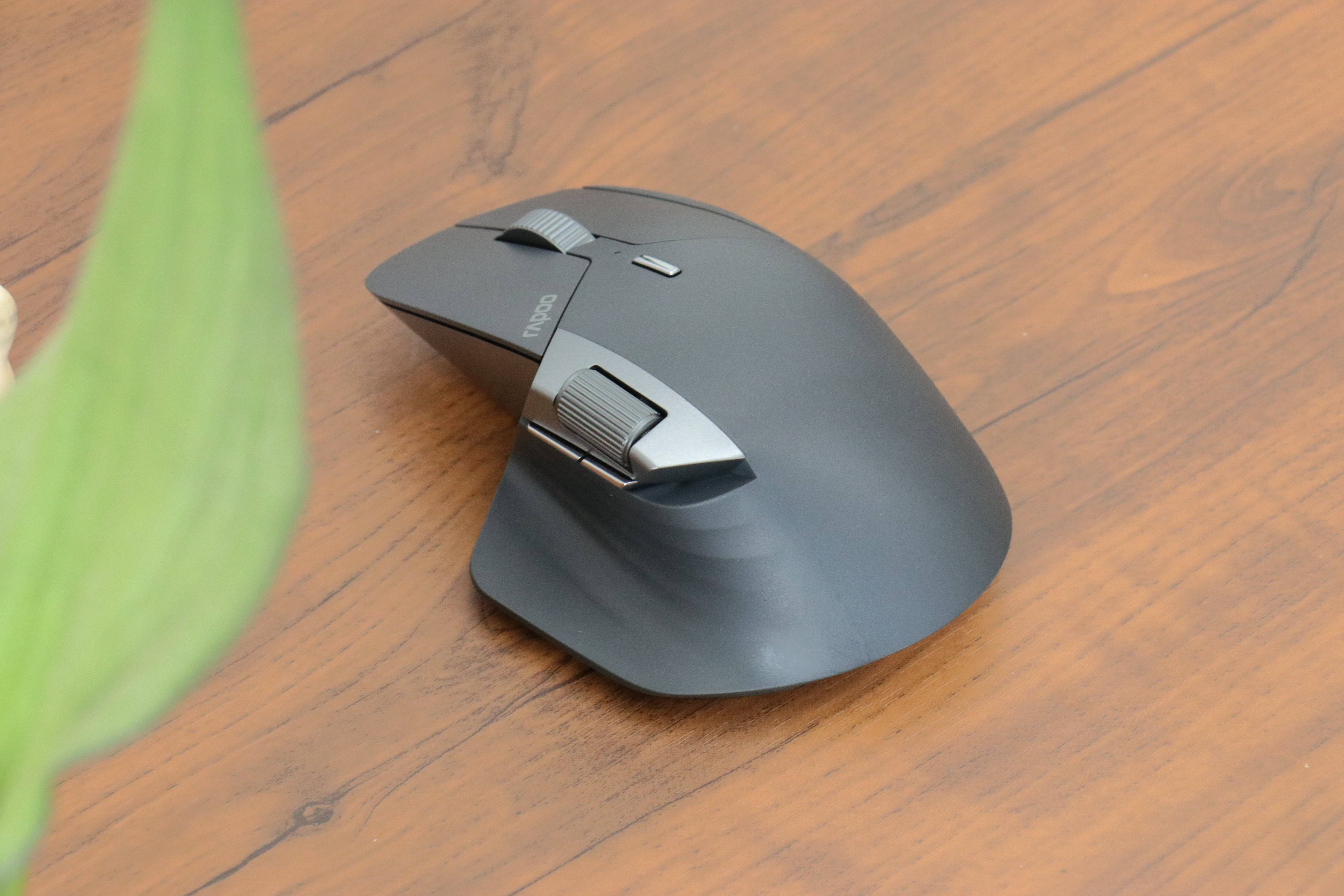 雷柏MT760鼠标体验：支持无线跨屏传输和多设备连接，工作效率直线加倍