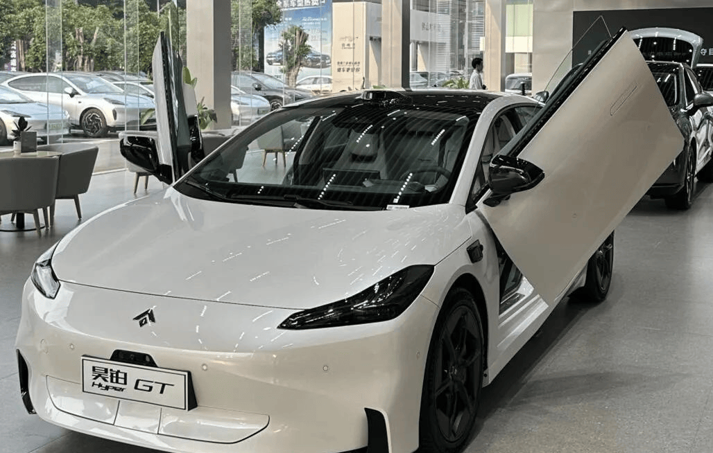 还看啥特斯拉,续航710km国产车才19万,剪刀门轿跑4.