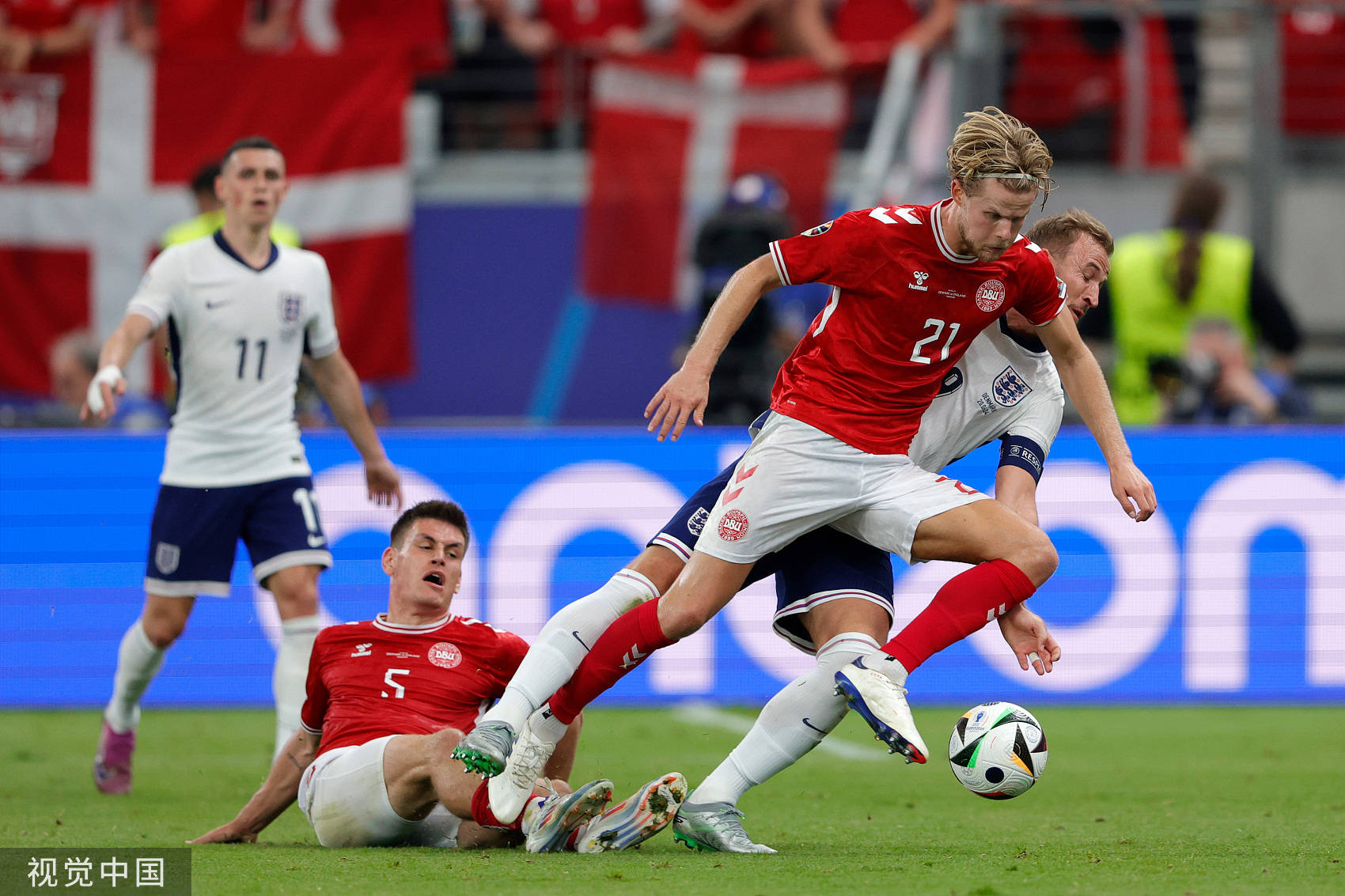 欧洲杯-凯恩破门福登中框 英格兰1-1丹麦无缘提前出线