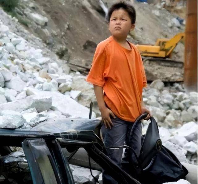 汶川大地震林浩图片