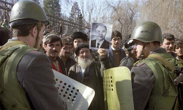 苏联解体后最倒霉的国家:刚独立就发生5年内战,经济倒退40年