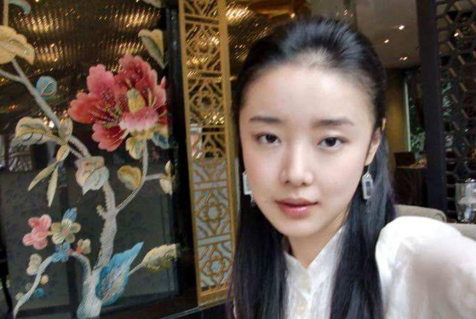 王永红:公司破产丝毫不慌,套61亿携女明星出逃,亲爹去世都不回