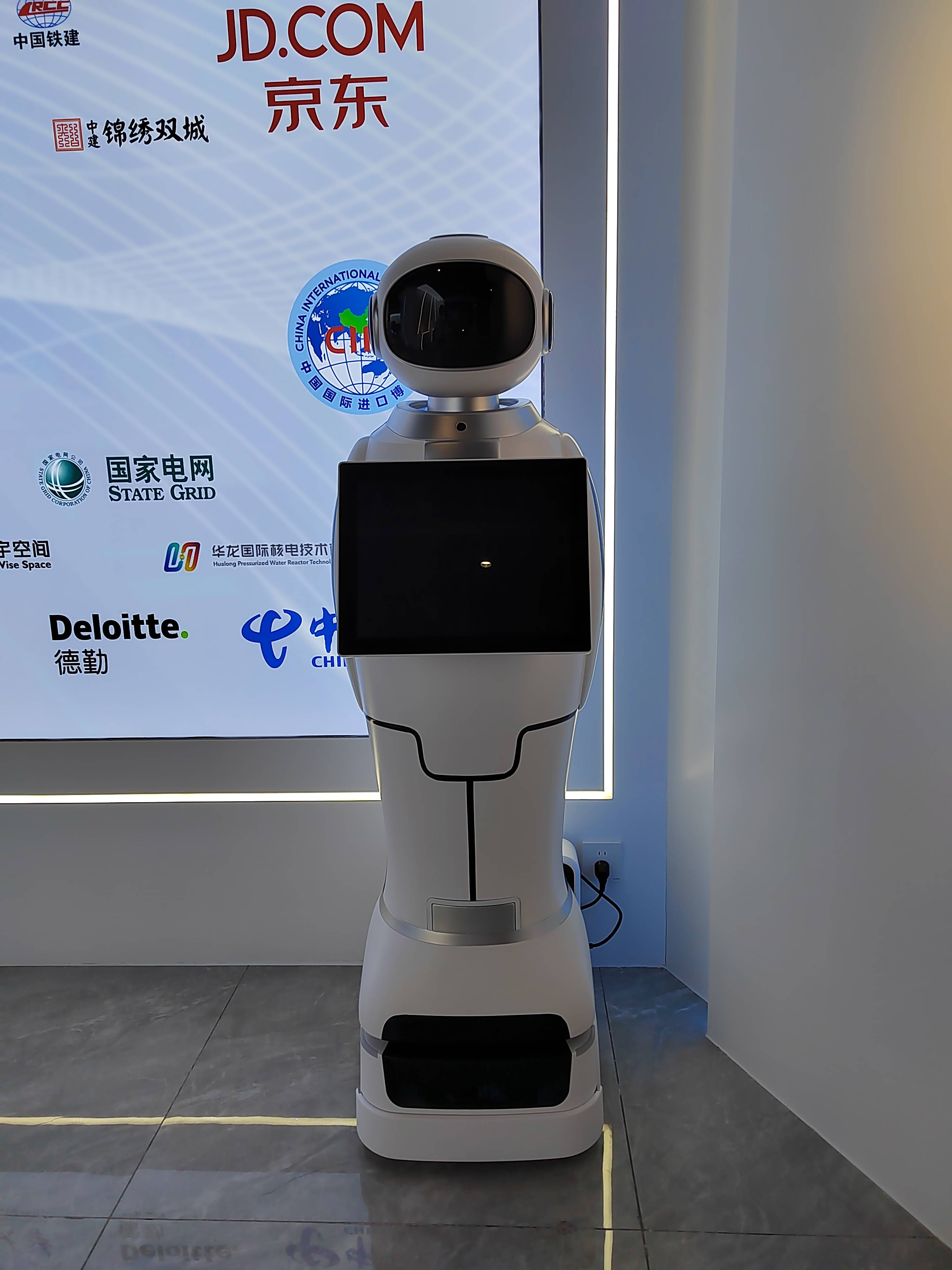 展厅服务大厅迎宾机器人让引领接待讲解自动化