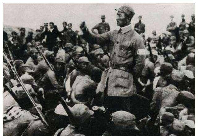 周逸群被踢出了核心组织,改任巡视员,被派往洞庭特别区,不久后