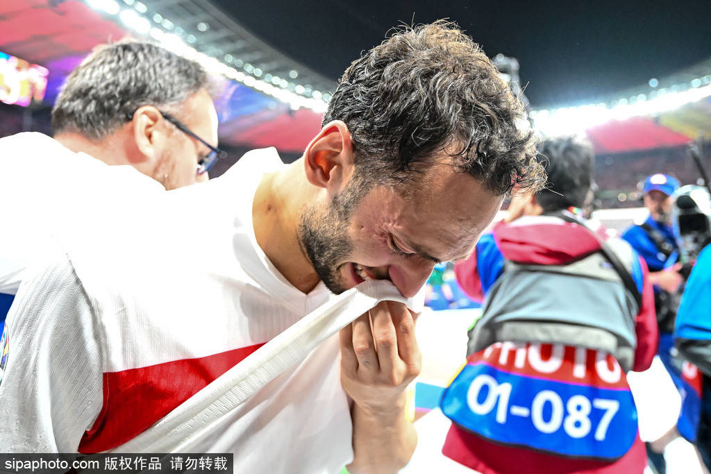 虽败犹荣！土耳其止步欧洲杯八强 赛后球员哭成泪人